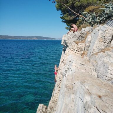 Deep Water Solo- Cliff jumping- Split