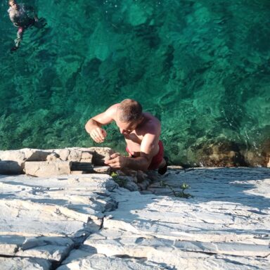 Deep Water Solo- Cliff jumping- Split